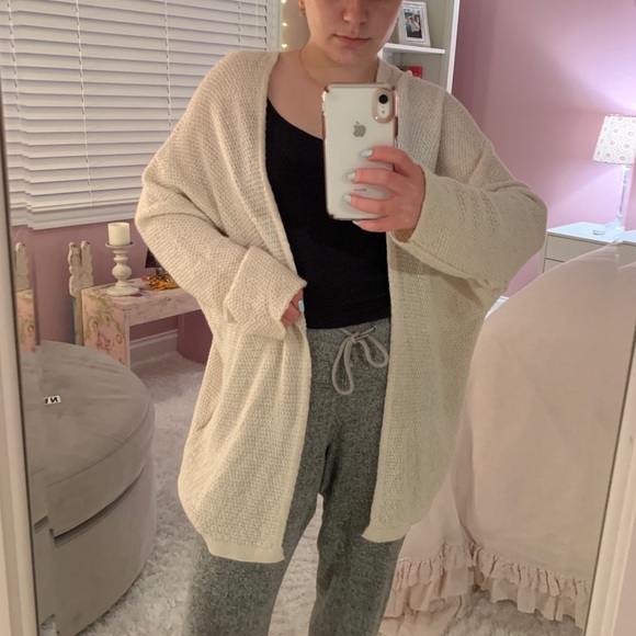 Brandy Melville Cardigan - Picture 2 of 2